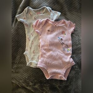 NWOT Carter's Pink and Gray Giraffe Bodysuits